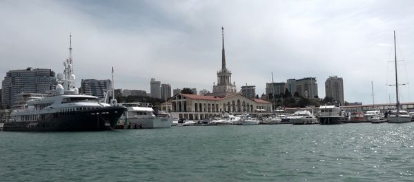Сочи: вид с яхты на Морской вокзал - Sputnik Армения