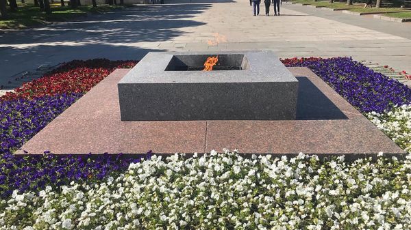 Вечный огонь в Пискаревском мемориальном кладбище, Санкт-Петербург - Sputnik Армения