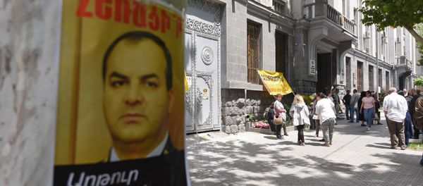 Активисты требуют отставки ген.прокурора Армении Артура Давтяна и освобождения политзаключенных (21 мая 2018). Еревaн Активисты требуют отставки ген.прокурора Армении Артура Давтяна и освобождения политзаключенных (21 мая 2018). Еревaн - Sputnik Армения
