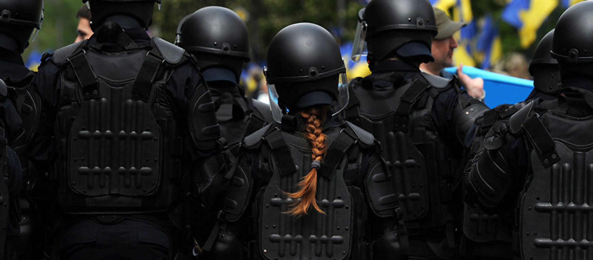 Фотография Косичка (Police pigtail) Сергея Гапона (Беларусь). Главные новости, одиночные фотографии. - Sputnik Армения, 1920, 08.03.2021
