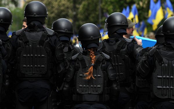 Фотография Косичка (Police pigtail) Сергея Гапона (Беларусь). Главные новости, одиночные фотографии. Фотография Косичка (Police pigtail) Сергея Гапона (Беларусь). Главные новости, одиночные фотографии. - Sputnik Армения