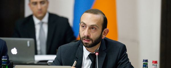 Первый вице-премьер Арарат Мирзоян на внеочередном заседании правительства Армении (22 мая 2018). Еревaн - Sputnik Армения