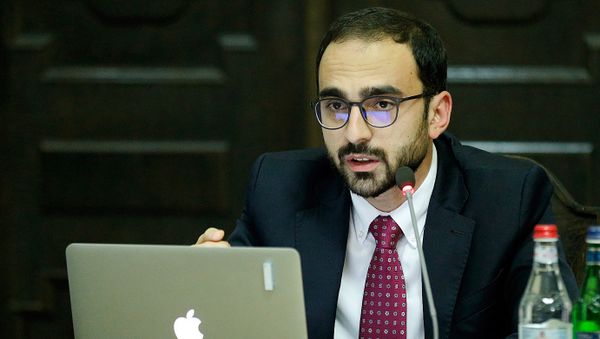 Вице-премьер Тигран Авинян на внеочередном заседании правительства Армении (22 мая 2018). Еревaн - Sputnik Армения