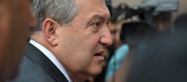 Президент Армении Армен Саркисян встретился с протестующими против экплуатации Амулсарского золоторудного месторождения (23 мая 2018). Еревaн - Sputnik Армения