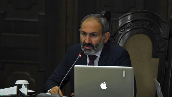 Премьер-министр Армении Никол Пашинян на заседании правительства Армении (24 мая 2018). Еревaн - Sputnik Արմենիա