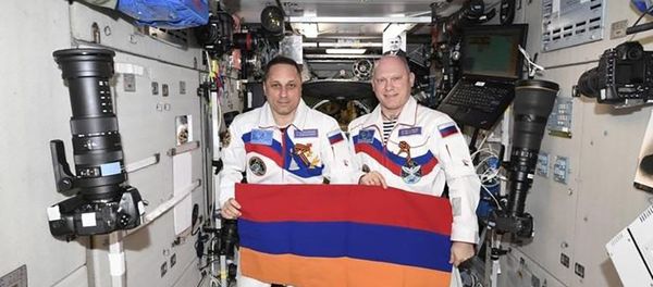 Флаги Армении и Еревана развернуты на борту МКС по случаю 100-летия Первой Армянской Республики и 2800-летия Еревана - Sputnik Армения