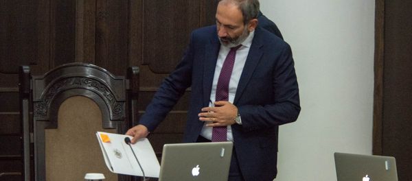 Премьер-министр Армении Никол Пашинян на заседании правительства Армении (24 мая 2018). Еревaн - Sputnik Արմենիա