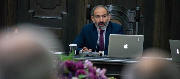 Премьер-министр Армении Никол Пашинян на заседании правительства Армении (24 мая 2018). Еревaн - Sputnik Արմենիա