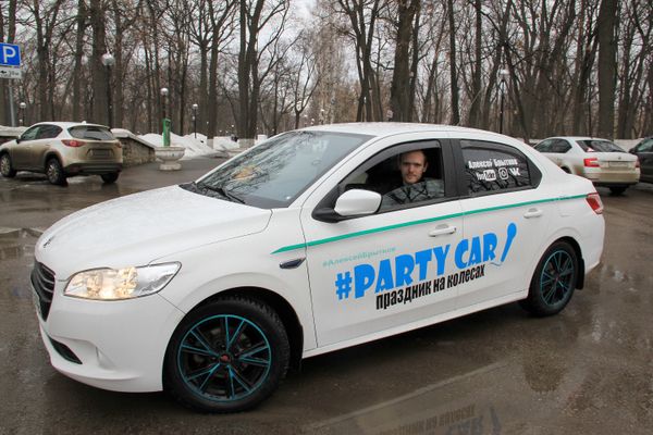 Караоке-такси Party Car и его владелец Алексей - Sputnik Армения