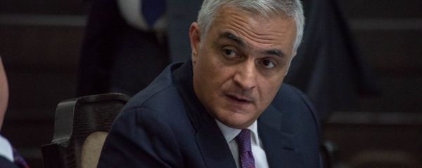Вице-премьер Мгер Григорян на заседании правительства Армении (24 мая 2018). Еревaн Вице-премьер Мгер Григорян на заседании правительства Армении (24 мая 2018). Еревaн - Sputnik Армения