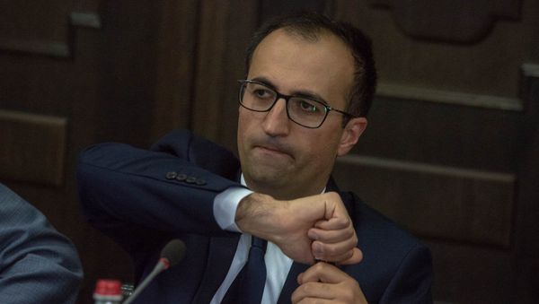 Mинистр здравоохранения Арсен Торосян на заседании правительства Армении (24 мая 2018). Еревaн - Sputnik Արմենիա