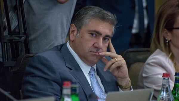 Министр сельского хозяйства Артур Хачатрян на заседании правительства Армении (24 мая 2018). Еревaн Министр сельского хозяйства Артур Хачатрян на заседании правительства Армении (24 мая 2018). Еревaн - Sputnik Армения