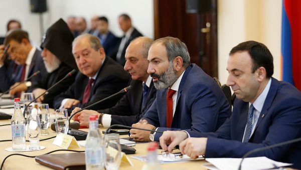 Речь премьер-министра Армении Никола Пашиняна на заседаний совета попечителей Всеармянского фонда Айастан (25 мая 2018). Еревaн - Sputnik Армения