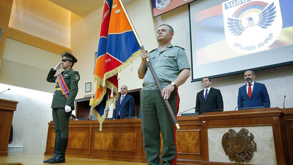 Премьер-министр Никол Пашинян представил нового главу Генштаба ВС во время встречи с высшим офицерским составом (25 мая 2018). Еревaн - Sputnik Արմենիա