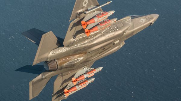 Истребитель-бомбардировщик пятого поколения F-35 - Sputnik Армения