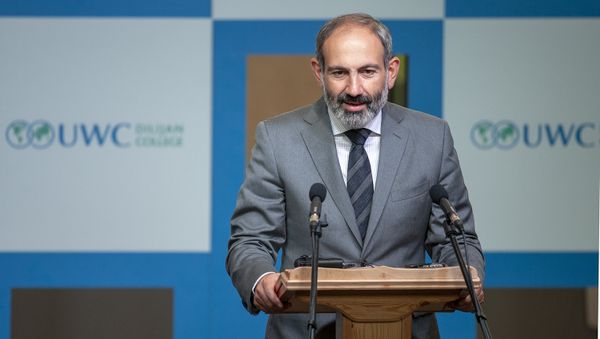 Премьер-министр Никол Пашинян посетил международную школу UWC Dilijan College (26 мая 2018). Дилижан - Sputnik Արմենիա