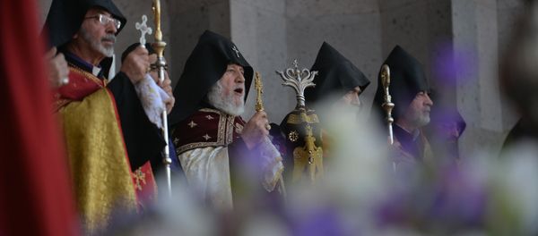 Католикос Гарегин второй во время благодарственной молитвы, приуроченной к 100-летию Первой республики (28 мая 2018). Эчмиадзин - Sputnik Արմենիա