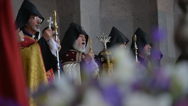 Католикос Гарегин второй во время благодарственной молитвы, приуроченной к 100-летию Первой республики (28 мая 2018). Эчмиадзин - Sputnik Արմենիա