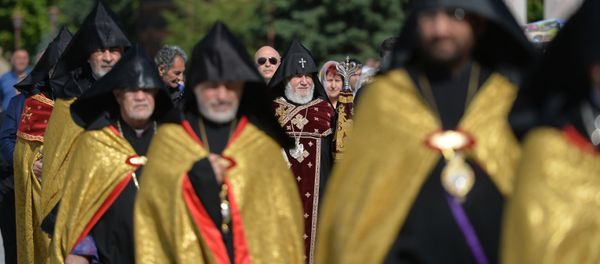 Католикос Гарегин второй во время благодарственной молитвы, приуроченной к 100-летию Первой республики (28 мая 2018). Эчмиадзин - Sputnik Արմենիա