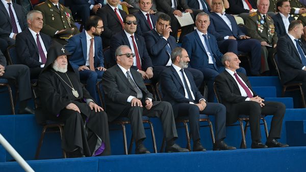 Правительственная трибуна на праздовании 100-летия провозглашения Первой Республики и Победы в Сардарапатском сражении (28 мая 2018). Сардарапат Правительственная трибуна на праздовании 100-летия провозглашения Первой Республики и Победы в Сардарапатском сражении (28 мая 2018). Сардарапат - Sputnik Արմենիա