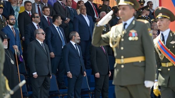 Правительственная трибуна на праздовании 100-летия провозглашения Первой Республики и Победы в Сардарапатском сражении (28 мая 2018). Сардарапат - Sputnik Армения