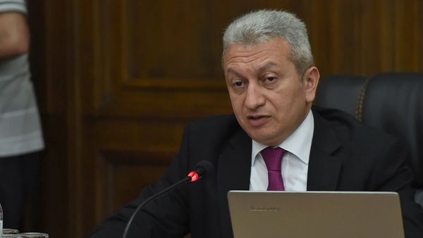 Министр финансов Армении Атом Джанджугазян в парламенте (29 мая 2018). Еревaн - Sputnik Армения