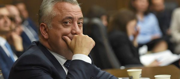 Председатель Центрального банка Армении Артур Джавадян в парламенте (29 мая 2018). Еревaн - Sputnik Արմենիա