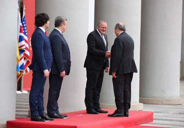 Президент Армении Армен Саркисян с президентом Грузии Георгием Маргвелашвили, премьер-министром Георгием Квирикашвили и спикером парламента Ираклием Кобахидзе (26 мая 2018). Тбилиси - Sputnik Армения