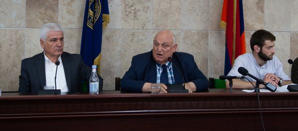 Зал заседаний ЕГУ (29 мая 2018). Еревaн Зал заседаний ЕГУ (29 мая 2018). Еревaн - Sputnik Армения