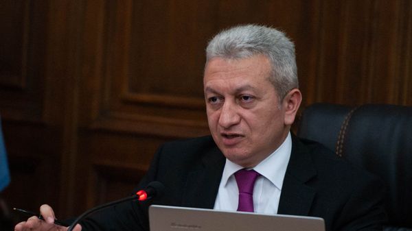 Министр финансов Армении Атом Джанджугазян в парламенте (29 мая 2018). Еревaн - Sputnik Армения