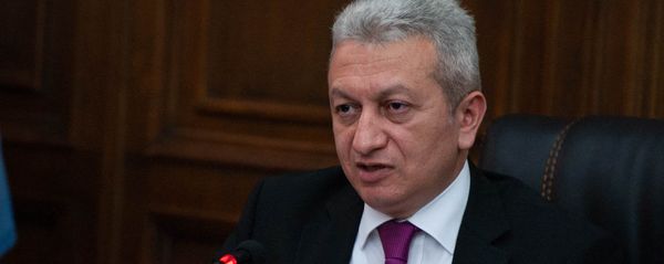 Министр финансов Армении Атом Джанджугазян в парламенте (29 мая 2018). Еревaн - Sputnik Армения