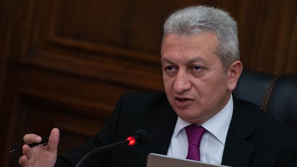 Министр финансов Армении Атом Джанджугазян в парламенте (29 мая 2018). Еревaн - Sputnik Армения