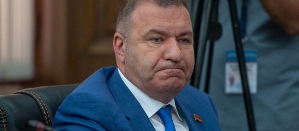 Депутат от фракции Царукян, вице-спикер НС Микаел Мелкумян в парламенте (29 мая 2018). Еревaн Депутат от фракции Царукян, вице-спикер НС Микаел Мелкумян в парламенте (29 мая 2018). Еревaн - Sputnik Армения