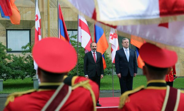 Премьер-министр Грузии Георгий Квирикашвили встретил премьер-министра Армении Никола Пашиняна в администрации правительства Грузии (30 мая 2018). Тбилиси Премьер-министр Грузии Георгий Квирикашвили встретил премьер-министра Армении Никола Пашиняна в администрации правительства Грузии (30 мая 2018). Тбилиси - Sputnik Армения