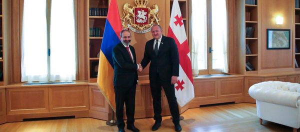 Премьер-министр Армении Никол Пашинян встретиля с президентом Грузии Георгием Маргвелашвили (30 мая 2018). Тбилиси Премьер-министр Армении Никол Пашинян встретиля с президентом Грузии Георгием Маргвелашвили (30 мая 2018). Тбилиси - Sputnik Армения