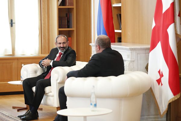 Премьер-министр Армении Никол Пашинян встретиля с президентом Грузии Георгием Маргвелашвили (30 мая 2018). Тбилиси Премьер-министр Армении Никол Пашинян встретиля с президентом Грузии Георгием Маргвелашвили (30 мая 2018). Тбилиси - Sputnik Армения
