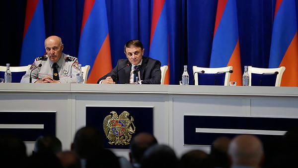 Начальник Полиции Армении Валерий Осипян встретился с сотрудниками дорожной полиции (30 мая 2018). Еревaн - Sputnik Армения