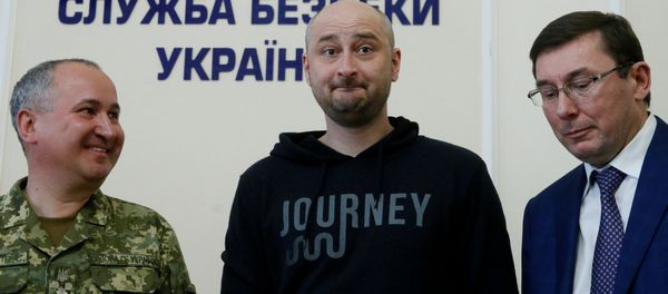 Совместный брифинг генпрокурора Украины Юрий Луценко, российского журналиста Аркадия Бабченко и главы СБУ Василия Грицака (30 мая 2018). Киев, Украина Совместный брифинг генпрокурора Украины Юрий Луценко, российского журналиста Аркадия Бабченко и главы СБУ Василия Грицака (30 мая 2018). Киев, Украина - Sputnik Армения