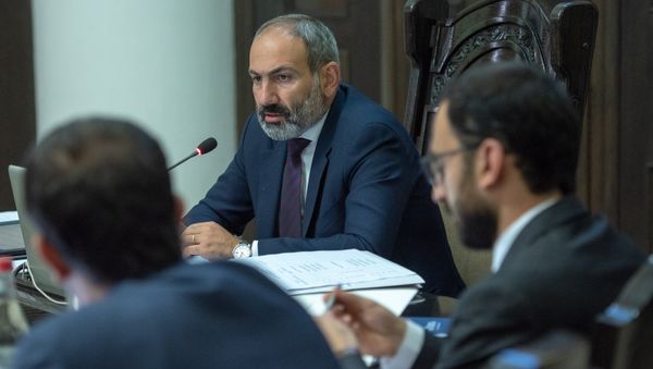 Премьер-министр Армении Никол Пашинян на заседании правительства (1 июня 2018). Еревaн - Sputnik Армения