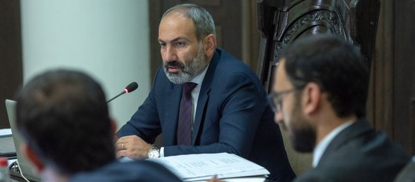 Премьер-министр Армении Никол Пашинян на заседании правительства (1 июня 2018). Еревaн - Sputnik Армения