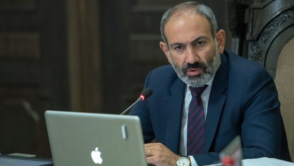 Премьер-министр Армении Никол Пашинян на заседании правительства (1 июня 2018). Еревaн - Sputnik Армения