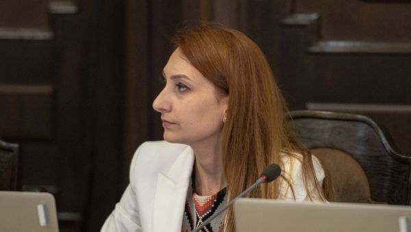 Министр культуры Армении Лилит Макунц на заседании правительства (1 июня 2018). Еревaн - Sputnik Армения
