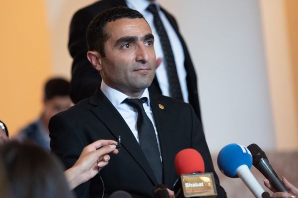 Назад в будущее? О чем заставляют задуматься дважды щедрые губернаторы новой Армении Назад в будущее? О чем заставляют задуматься дважды щедрые губернаторы новой Армении - Sputnik Армения