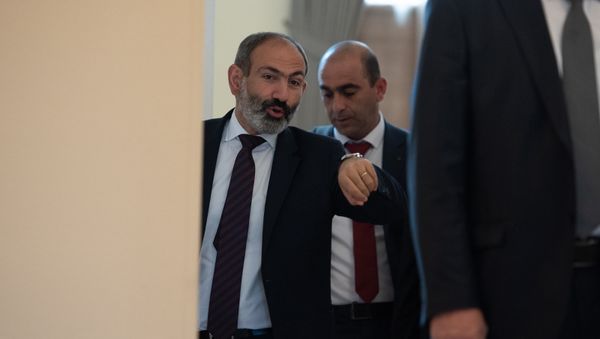 Премьер-министер Армении Никол Пашинян после заседания правительства (1 июня 2018). Еревaн - Sputnik Армения