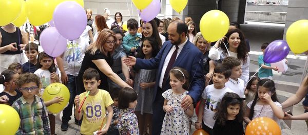 Հայաստանի կրթության և գիտության նախարարությունը բացել է իր դռները Երեխաների պաշտպանությւան միջազգային օրը Հայաստանի կրթության և գիտության նախարարությունը բացել է իր դռները Երեխաների պաշտպանությւան միջազգային օրը - Sputnik Արմենիա