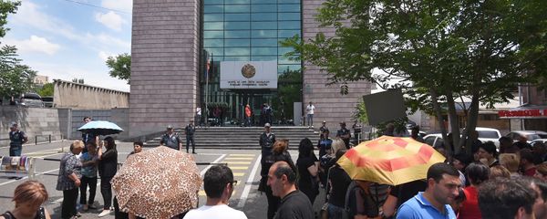 Сторонники мэра города Масис бойкотируют суд административных районов Кентрон и Норк-Мараш (2 июня 2018). Еревaн - Sputnik Армения