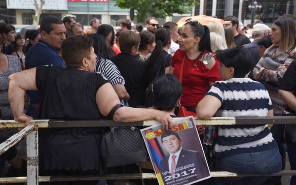 Сторонники мэра города Масис бойкотируют суд административных районов Кентрон и Норк-Мараш (2 июня 2018). Еревaн - Sputnik Армения