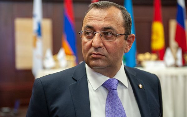 Министр экономического развития и инвестиций Армении Арцвик Минасян на бизнес форуме ЕАЭС Армения - сотрудничество (2 июня 2018). Цахкадзор - Sputnik Армения