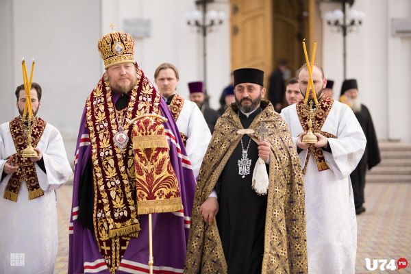 Епископ Златоустовского и Саткинского Викентий и настоятель храма святого Иоанна Предтечи ААЦ в Екатеринбурге Тер Аристакес Епископ Златоустовского и Саткинского Викентий и настоятель храма святого Иоанна Предтечи ААЦ в Екатеринбурге Тер Аристакес - Sputnik Армения