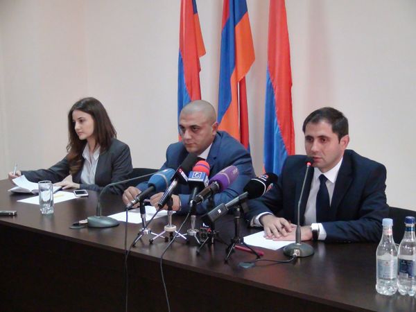 Министр территориального управления Армении Сурен Папикян представил нового губернатора Ширакской области (4 июня 2018). Гюмри Министр территориального управления Армении Сурен Папикян представил нового губернатора Ширакской области (4 июня 2018). Гюмри - Sputnik Արմենիա